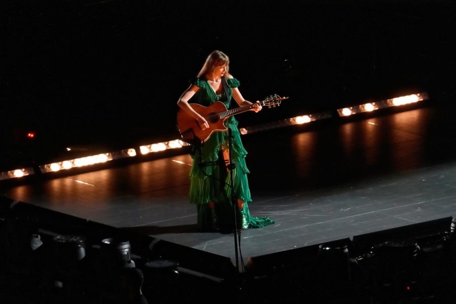 Taylor+Swift+performing+on+her+Eras+Tour+in+Arlington%2C+Texas%2C+on+March+31.+Photo+by+Ronald+Woan+via+Flickr%2C+CC+BY-NC+2.0