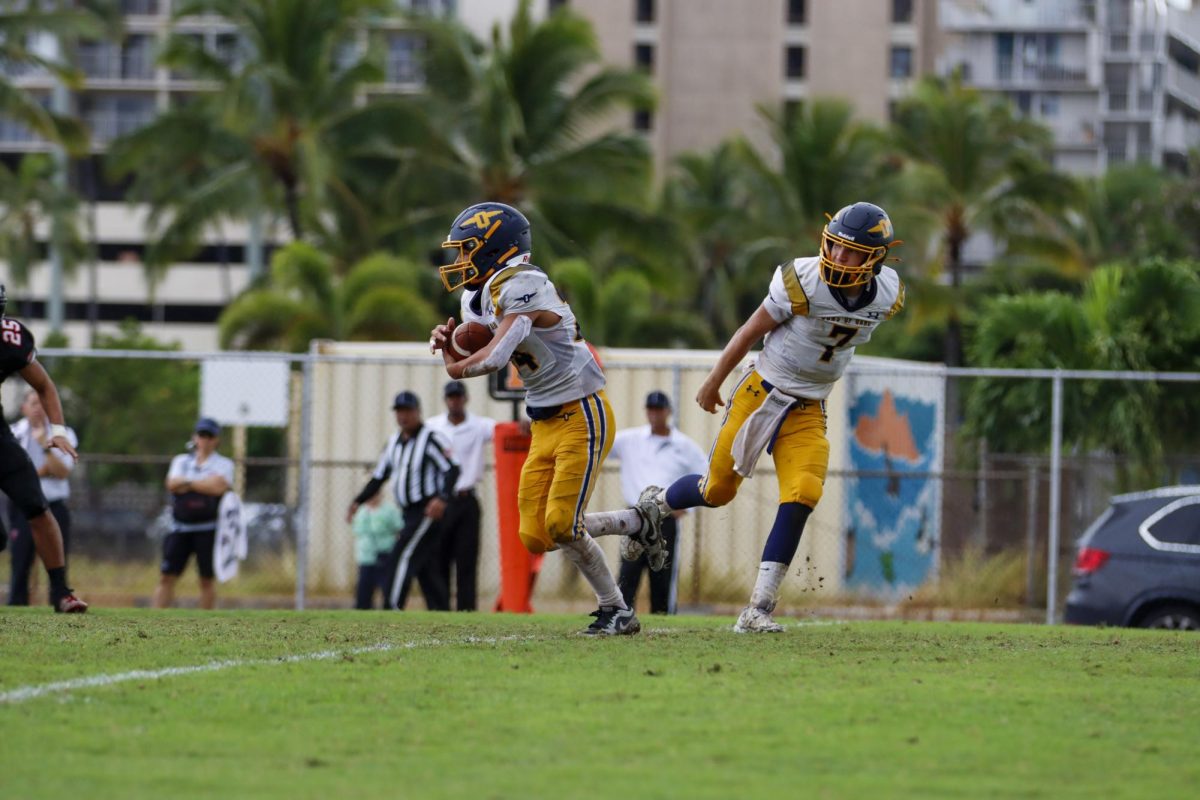 Punahou 2 falls to #14 Iolani 49-14 on the Road.